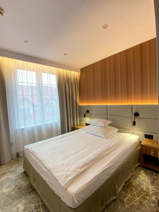 Hotel Antoni Tomaszow Lubelski Bagian luar foto