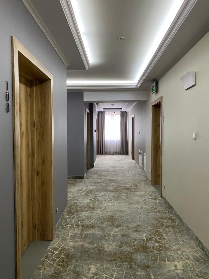 Hotel Antoni Tomaszow Lubelski Bagian luar foto