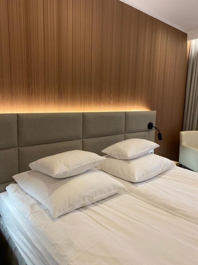 Hotel Antoni Tomaszow Lubelski Bagian luar foto