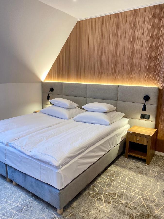 Hotel Antoni Tomaszow Lubelski Bagian luar foto
