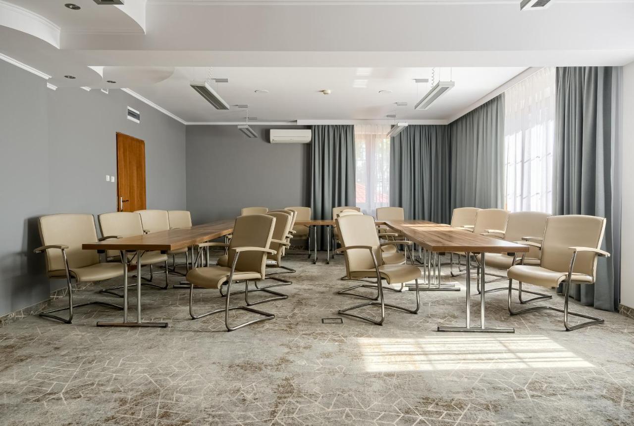 Hotel Antoni Tomaszow Lubelski Bagian luar foto