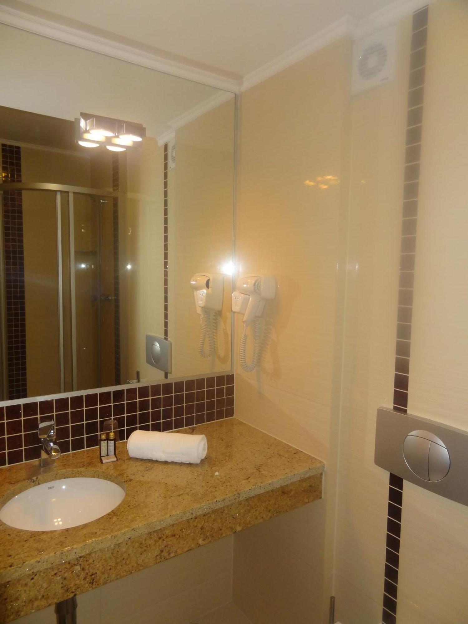 Hotel Antoni Tomaszow Lubelski Bagian luar foto