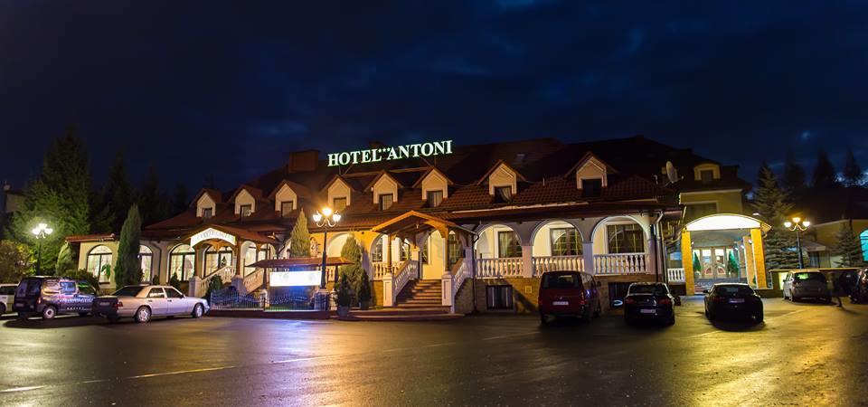 Hotel Antoni Tomaszow Lubelski Bagian luar foto